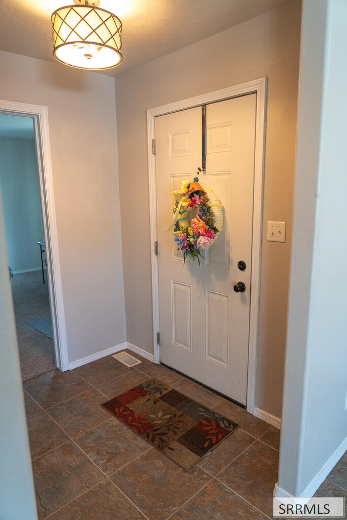 27 N White Pine Lane Property Photo 4