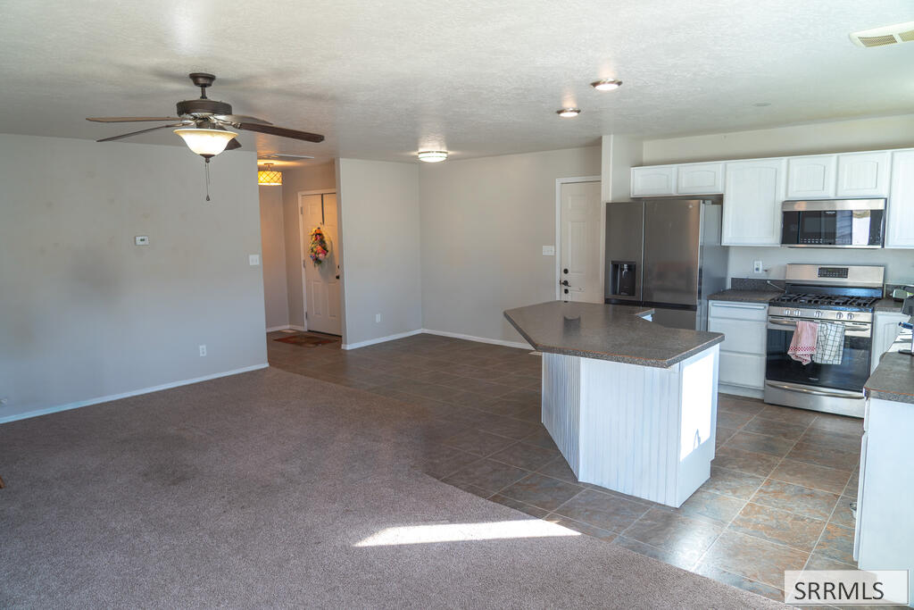 27 N White Pine Lane Property Photo 5