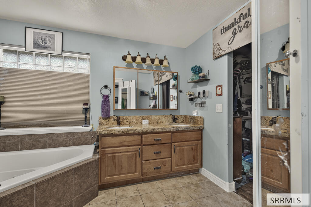 4138 E Tawzer Way Property Photo 5
