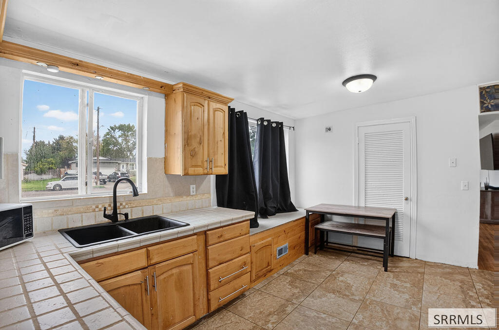 2161 E John Adams Parkway Property Photo 11