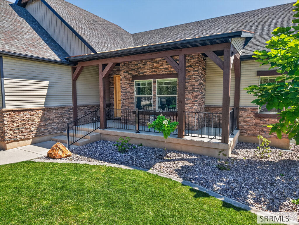 1408 Stoneridge Drive Property Photo 3