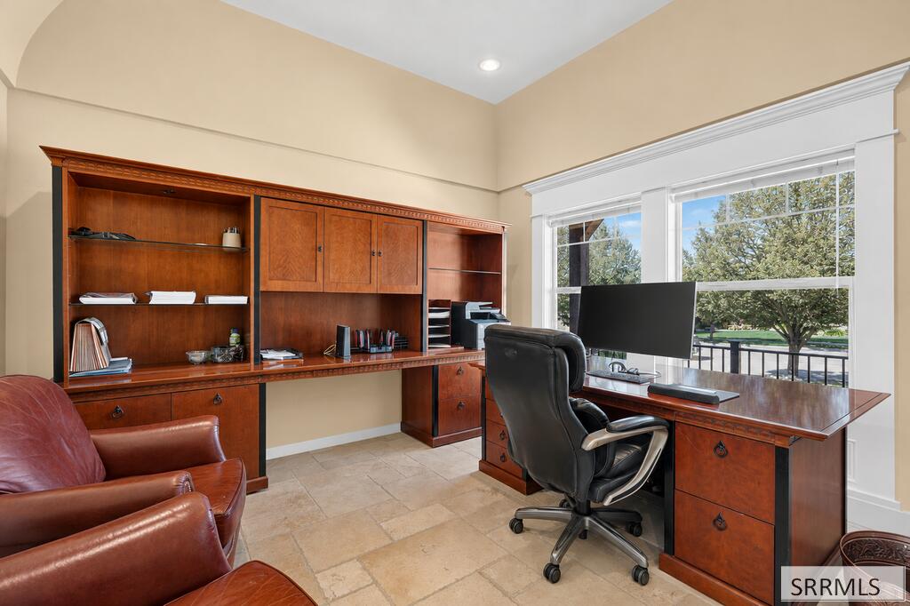 1408 Stoneridge Drive Property Photo 6