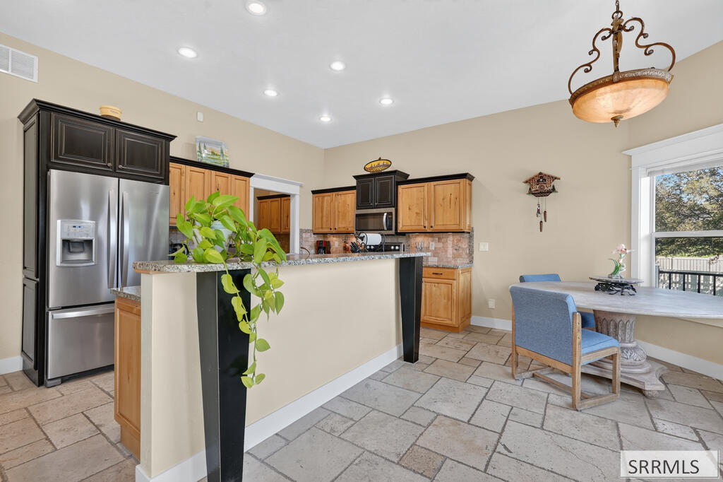 1408 Stoneridge Drive Property Photo 10