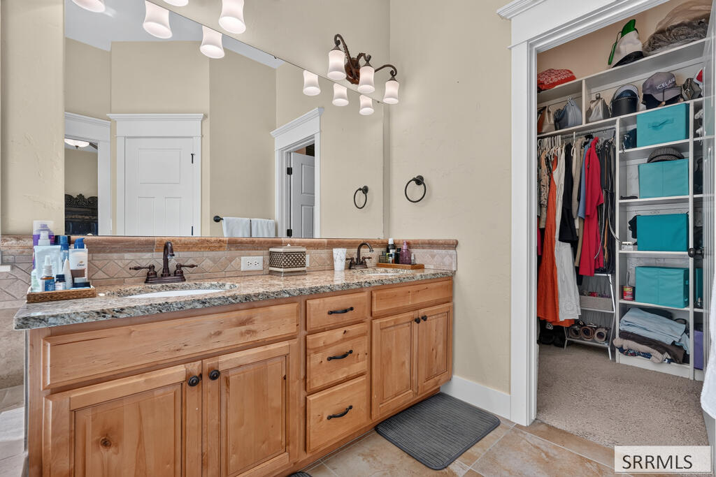 1408 Stoneridge Drive Property Photo 17