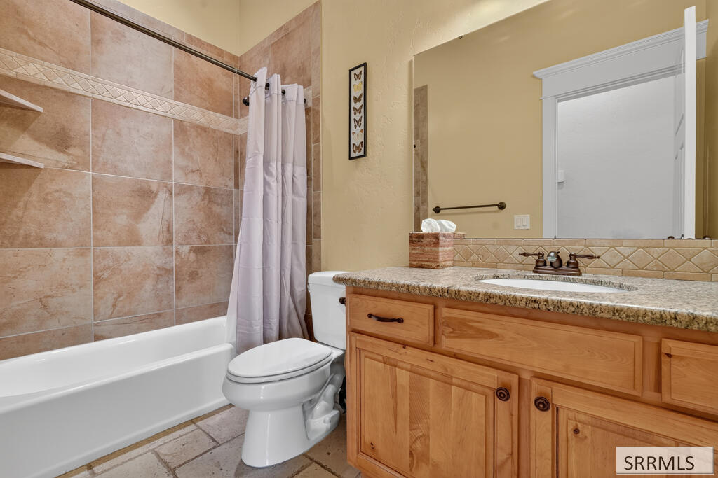1408 Stoneridge Drive Property Photo 19
