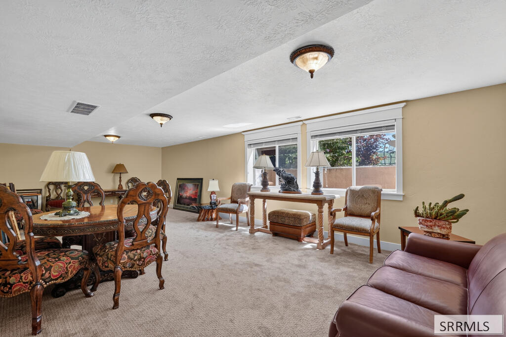 1408 Stoneridge Drive Property Photo 20