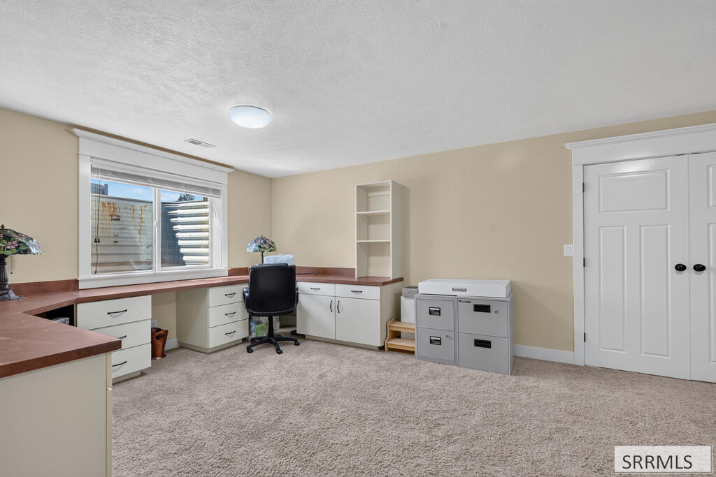 1408 Stoneridge Drive Property Photo 24