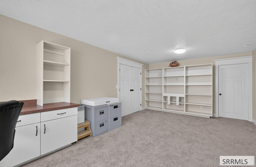 1408 Stoneridge Drive Property Photo 25