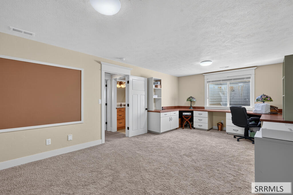 1408 Stoneridge Drive Property Photo 26