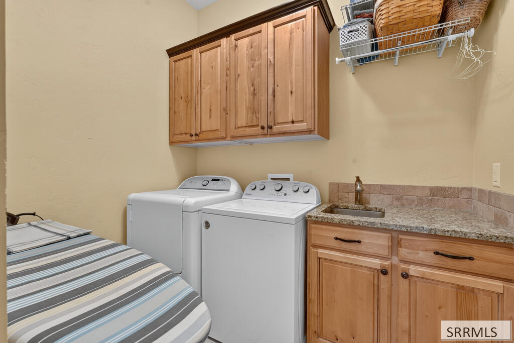 1408 Stoneridge Drive Property Photo 27