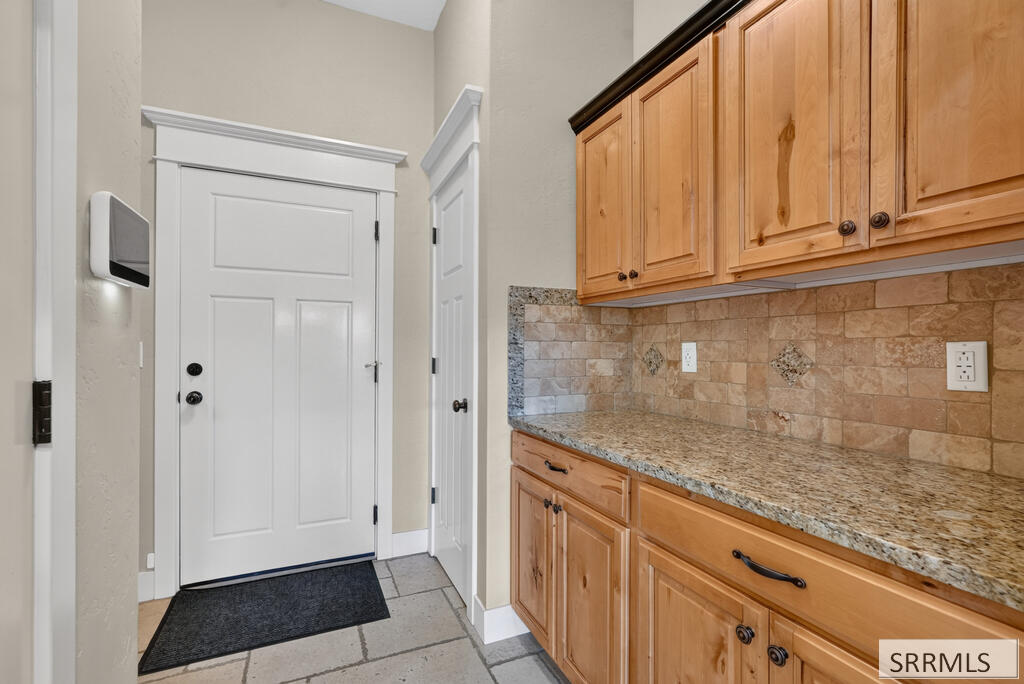 1408 Stoneridge Drive Property Photo 28