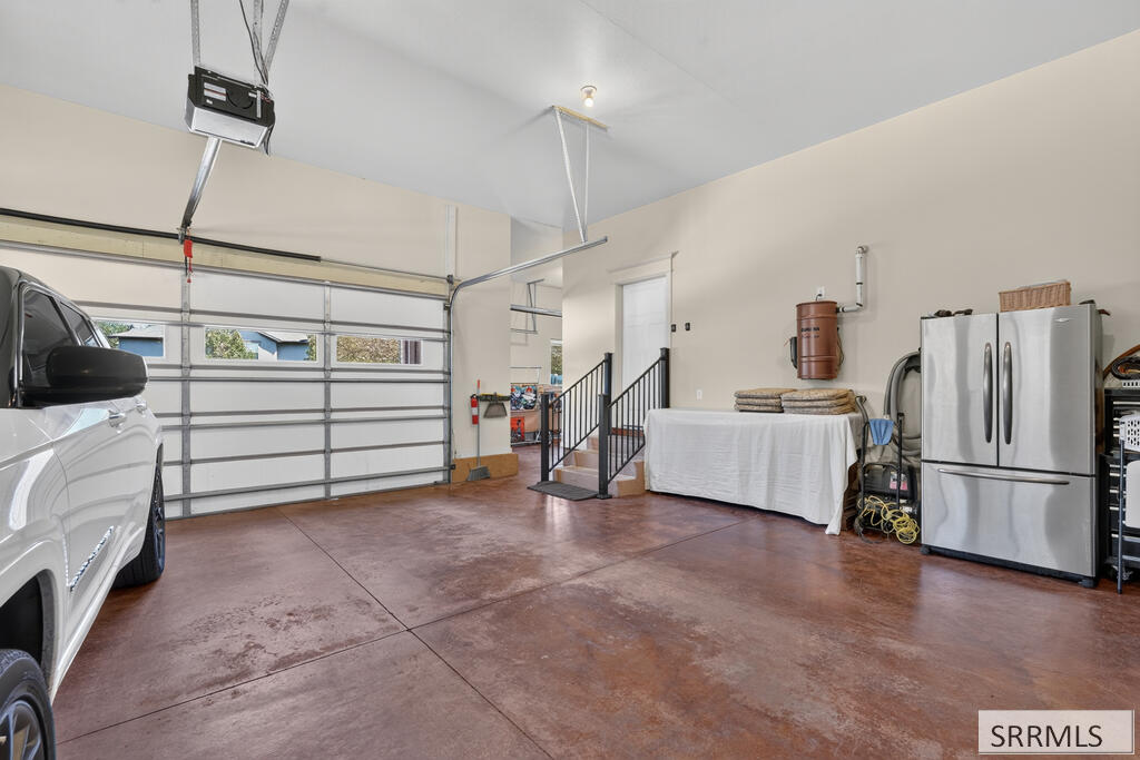1408 Stoneridge Drive Property Photo 30