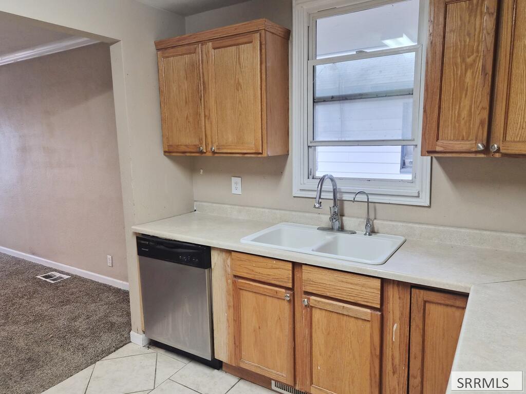 1147 N Hayes Avenue Property Photo 11