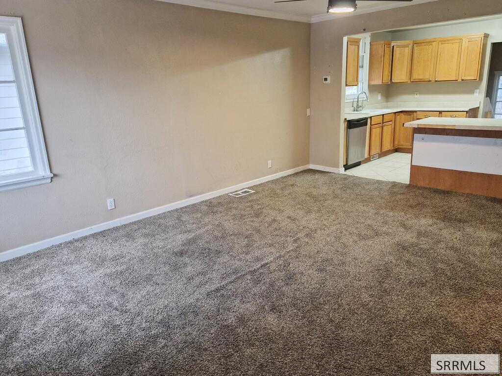 1147 N Hayes Avenue Property Photo 12
