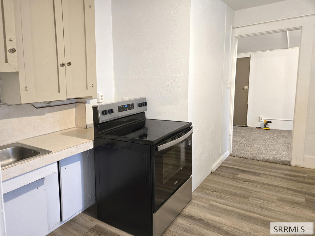 330 2nd Avenue Property Photo 11