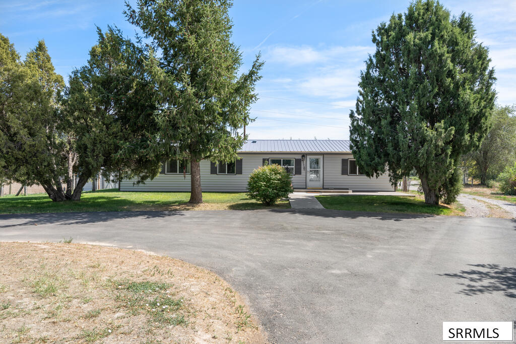 648 97th S Property Photo 1