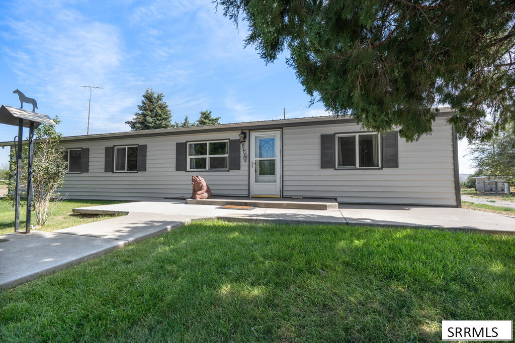 648 97th S Property Photo 2
