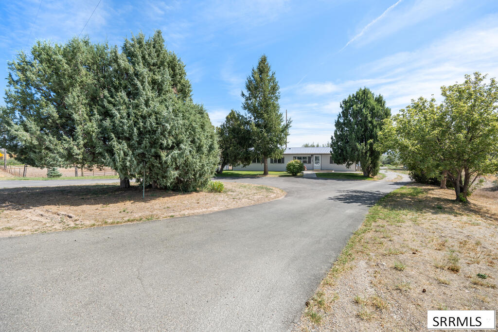 648 97th S Property Photo 3