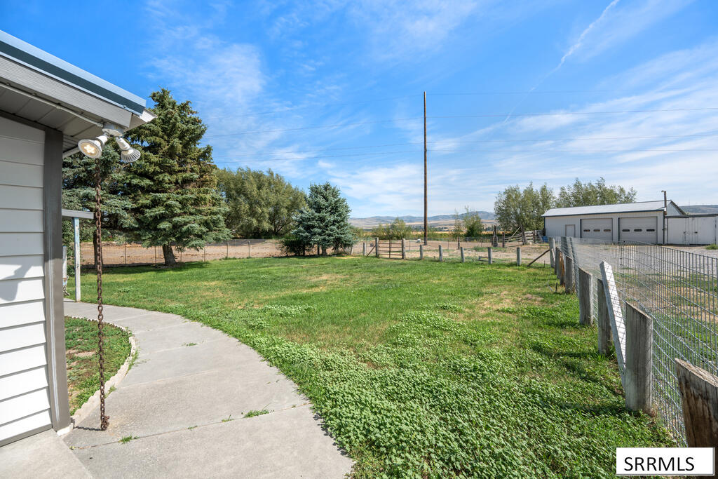 648 97th S Property Photo 9