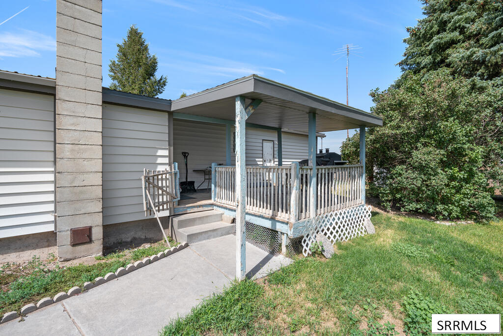 648 97th S Property Photo 12