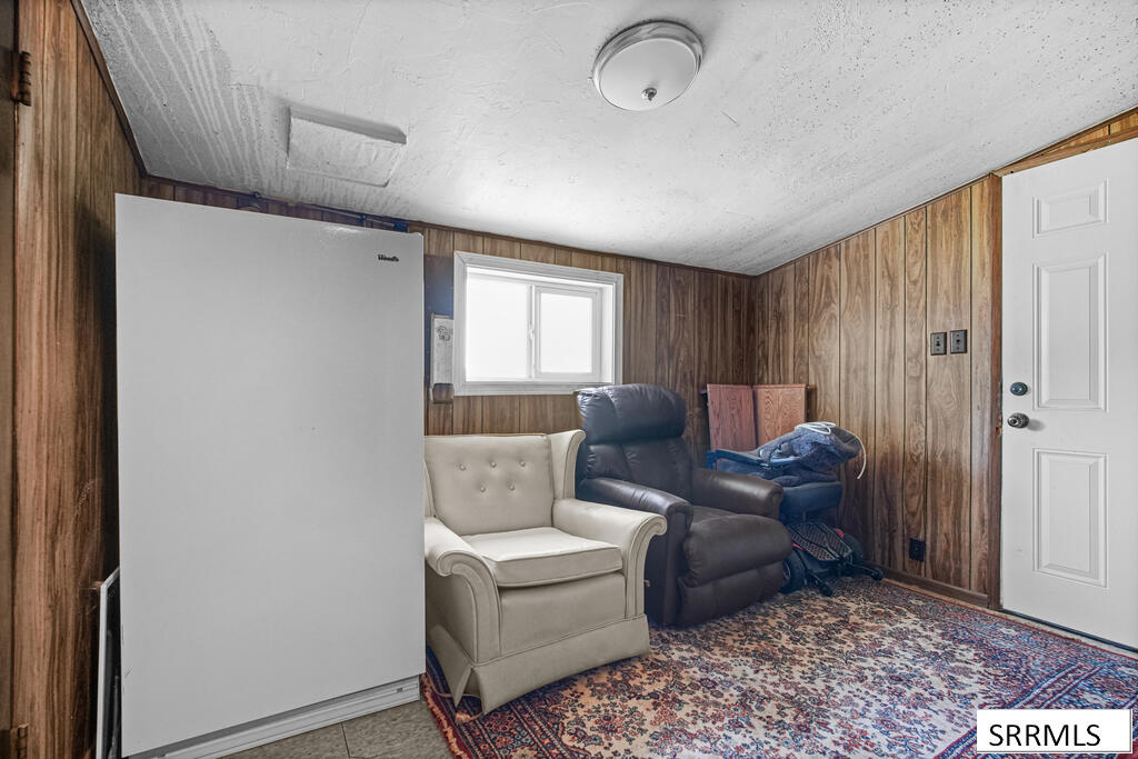 648 97th S Property Photo 37