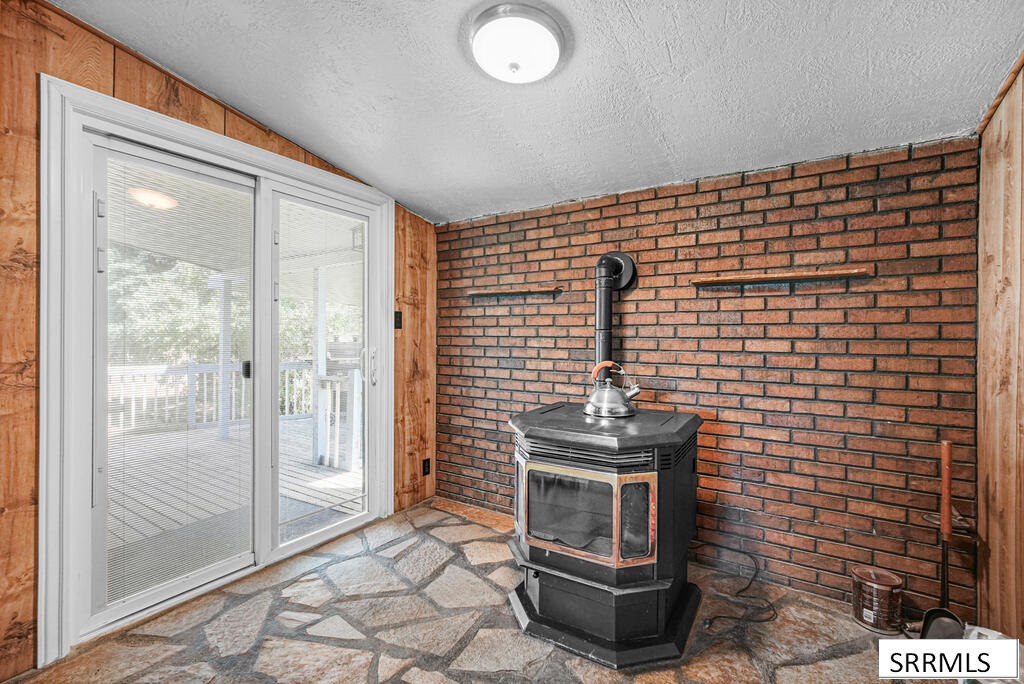 648 97th S Property Photo 38