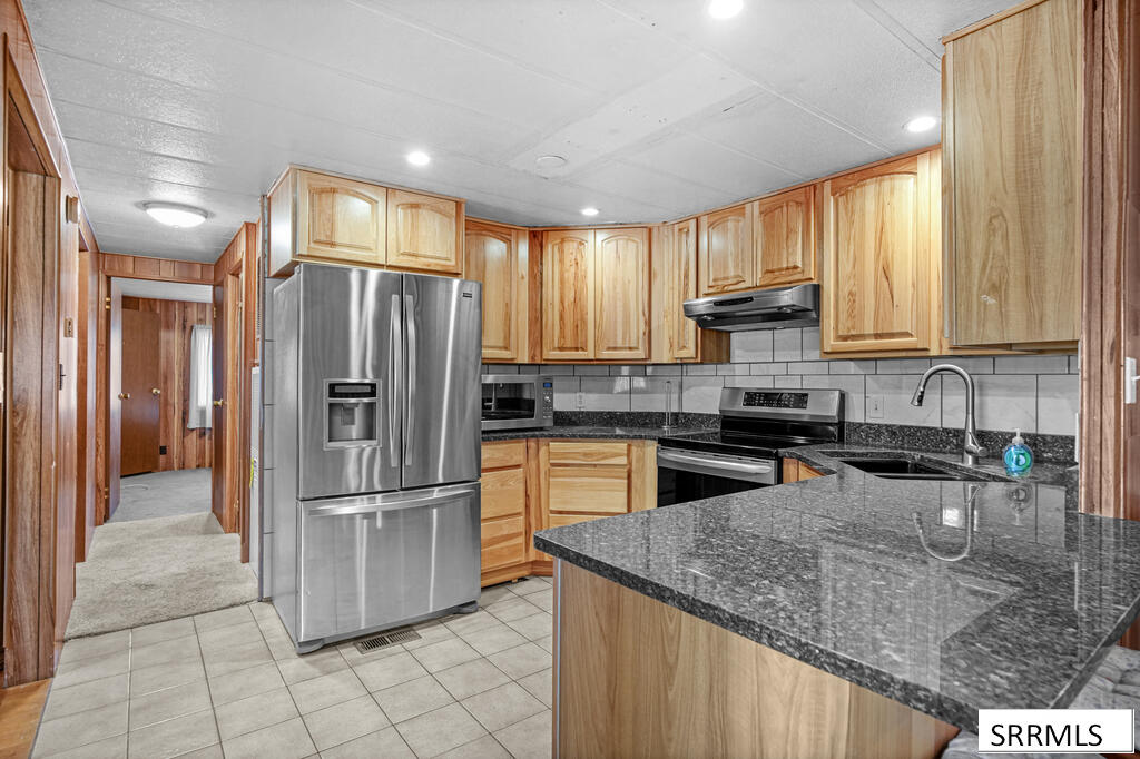 648 97th S Property Photo 40