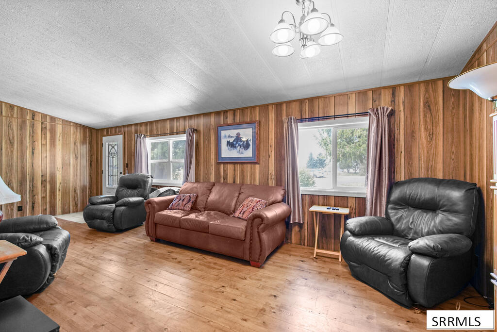 648 97th S Property Photo 43