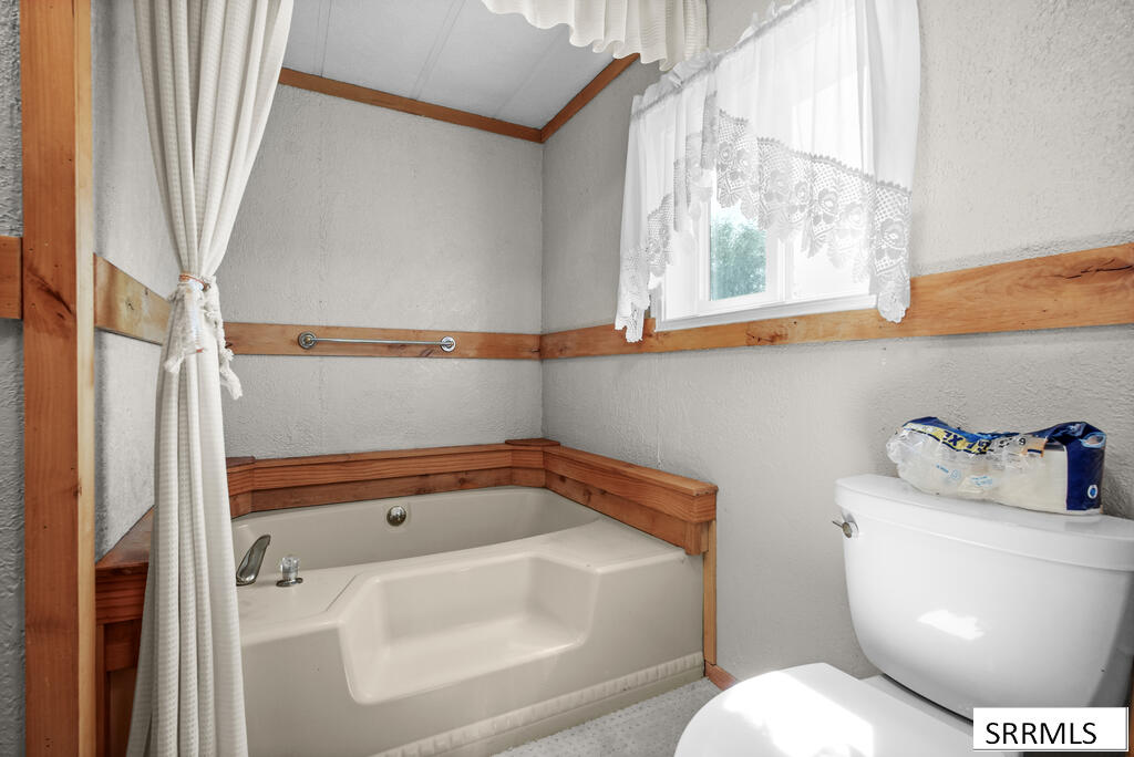 648 97th S Property Photo 49