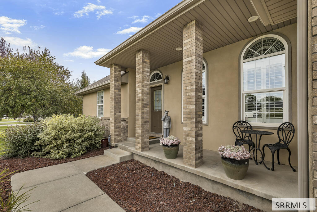 6248 S Foxrun Drive Property Photo 8
