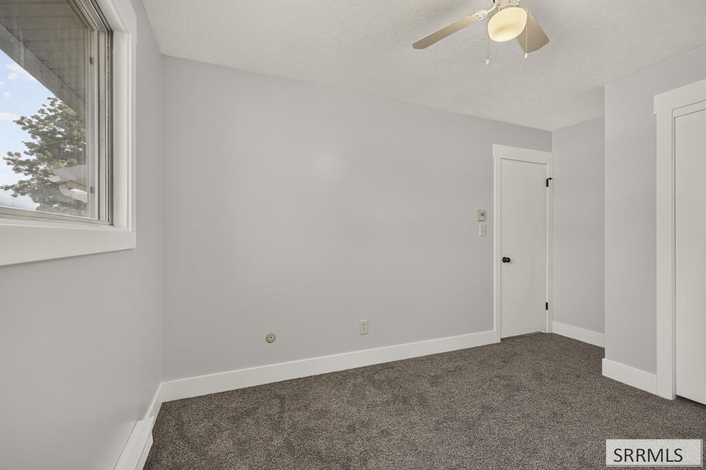 2334 E 1st Street Property Photo 20