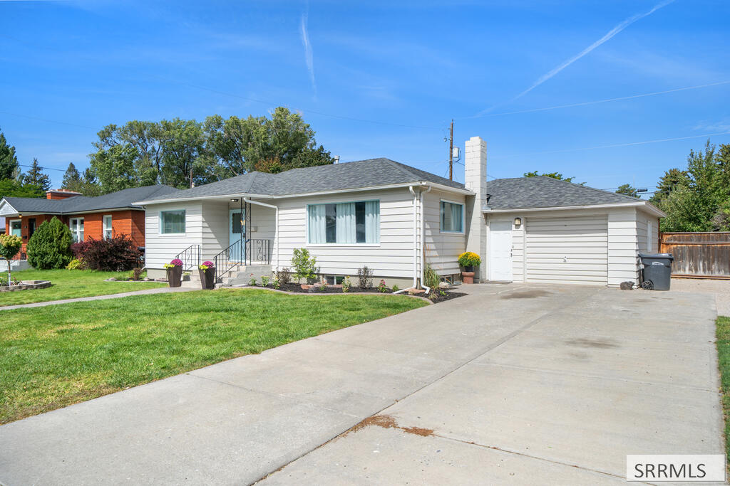 1085 Syringa Drive Property Photo 1