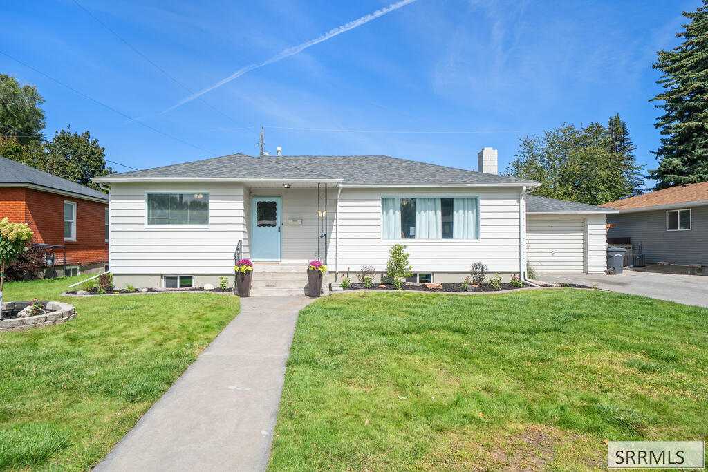 1085 Syringa Drive Property Photo 2