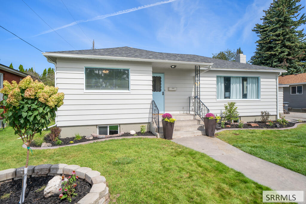 1085 Syringa Drive Property Photo 3