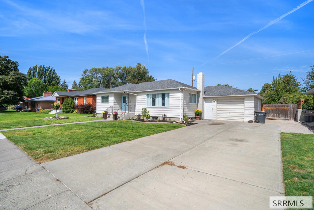 1085 Syringa Drive Property Photo 4