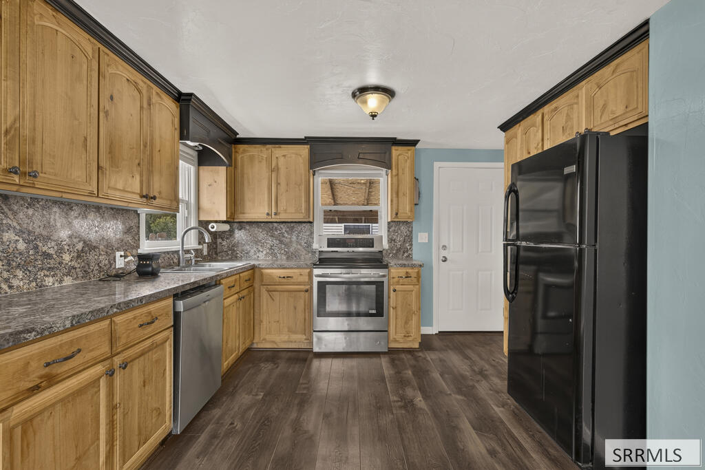 233 N Fisher Avenue Property Photo 7