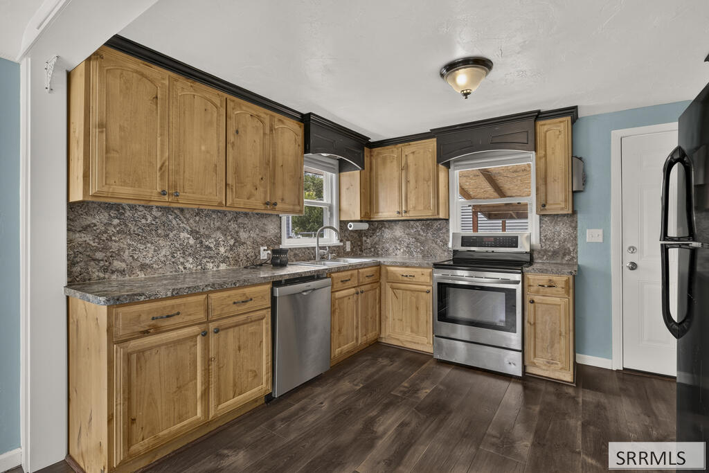 233 N Fisher Avenue Property Photo 8