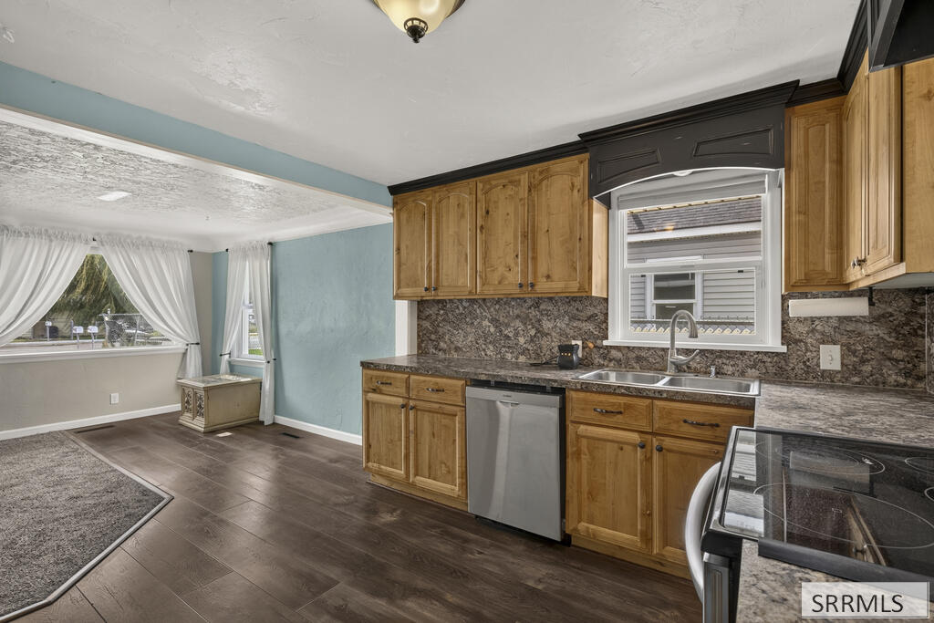 233 N Fisher Avenue Property Photo 9