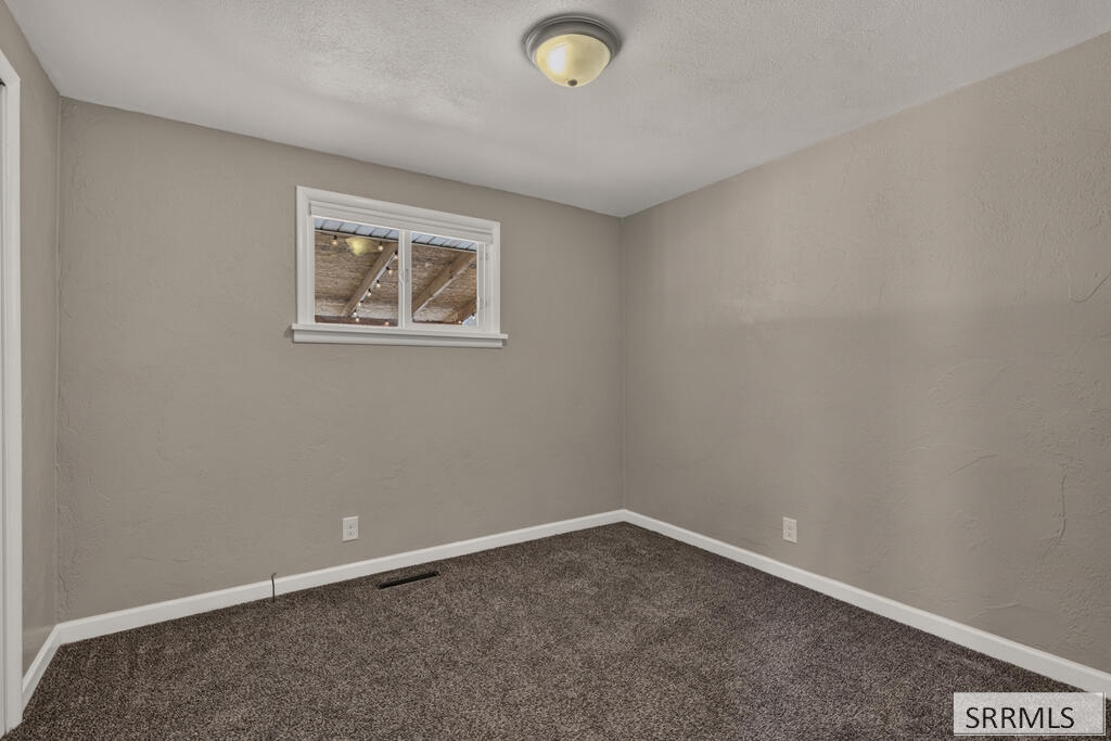 233 N Fisher Avenue Property Photo 15