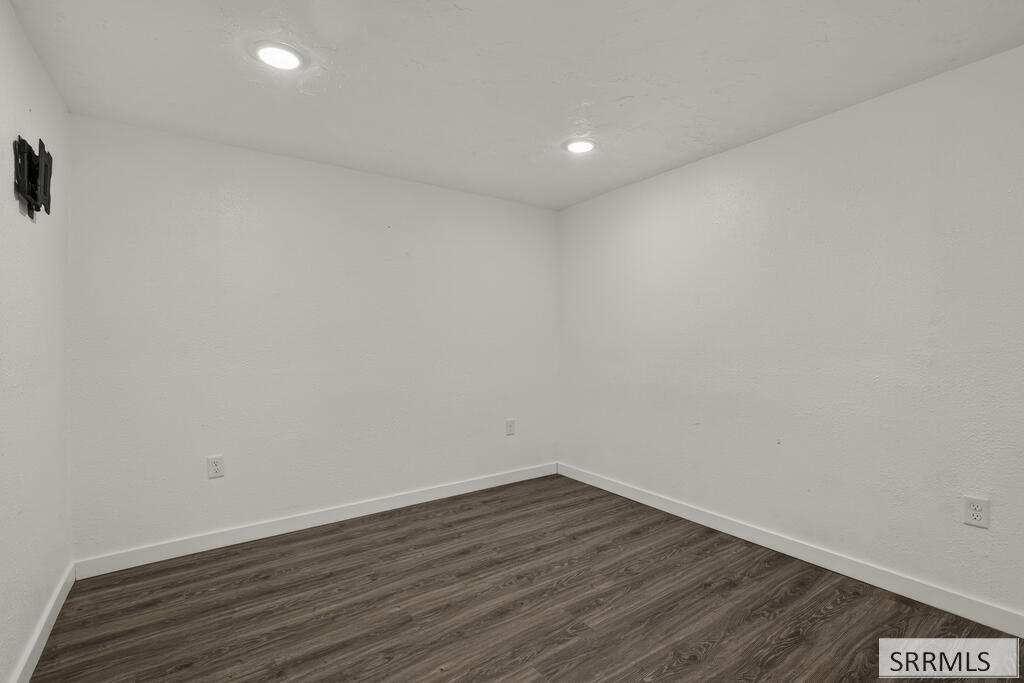 233 N Fisher Avenue Property Photo 22