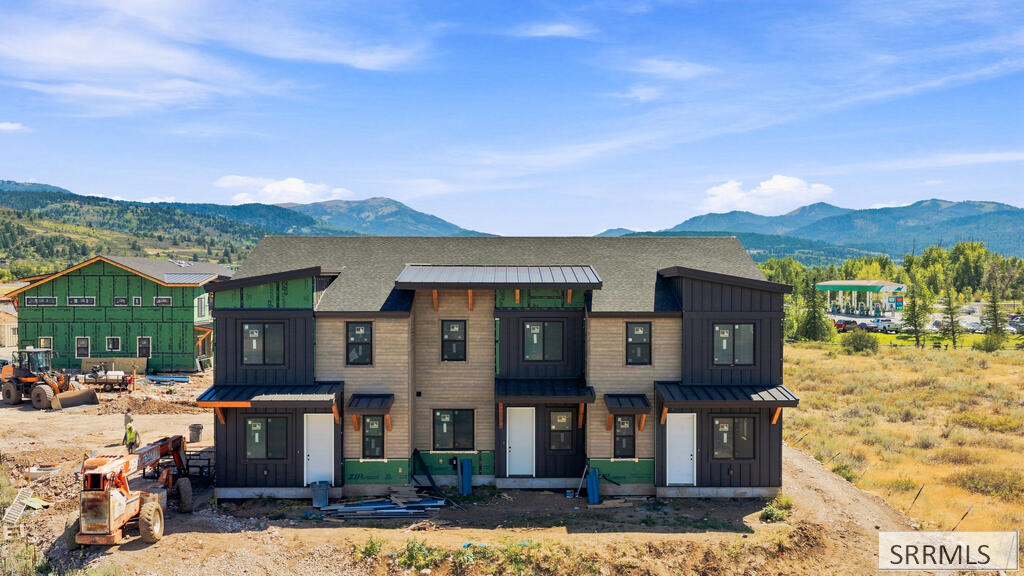 287 S Agate # E2 Property Photo 1