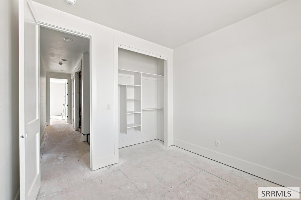 287 S Agate # E2 Property Photo 12
