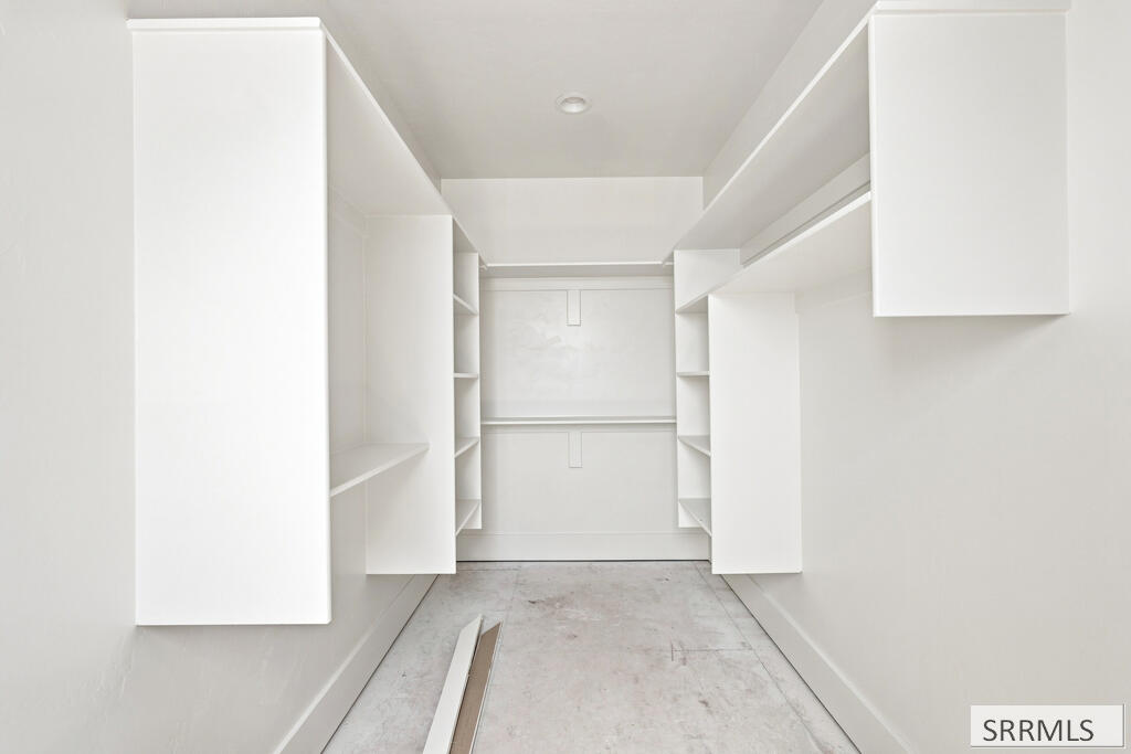 287 S Agate # E2 Property Photo 18
