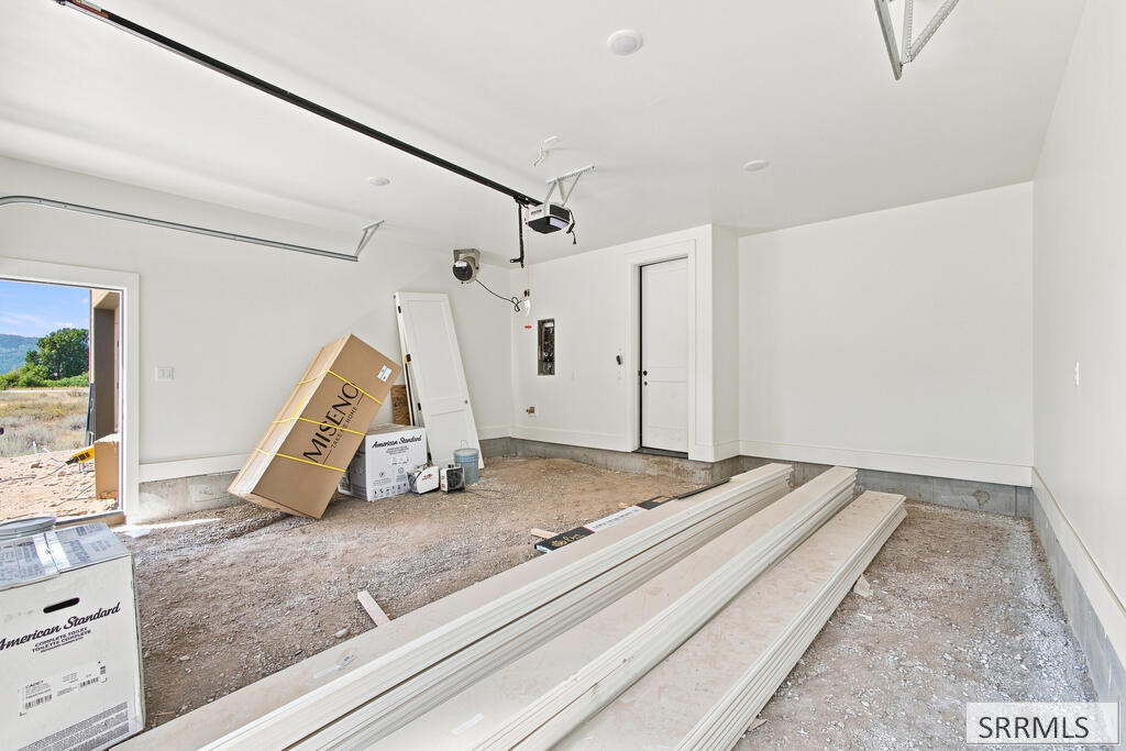 287 S Agate # E2 Property Photo 21