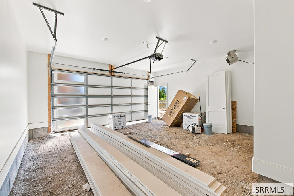 287 S Agate # E2 Property Photo 22