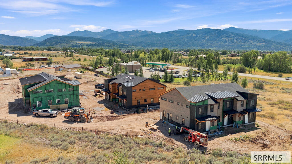 287 S Agate # E2 Property Photo 24