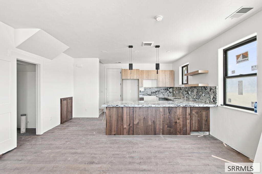 287 S Agate # F1 Property Photo 3