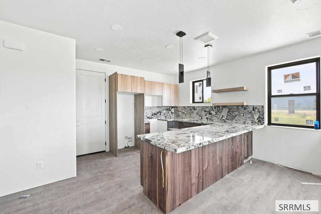 287 S Agate # F1 Property Photo 5