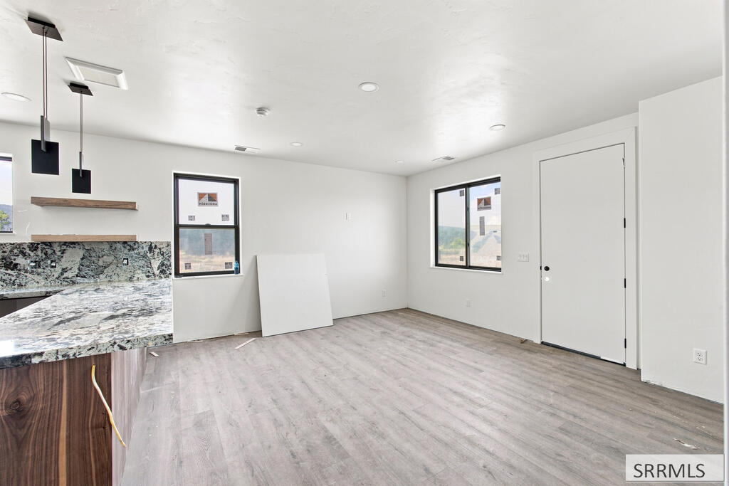 287 S Agate # F1 Property Photo 6