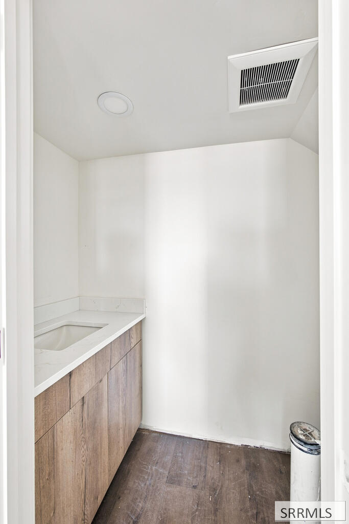 287 S Agate # F1 Property Photo 7